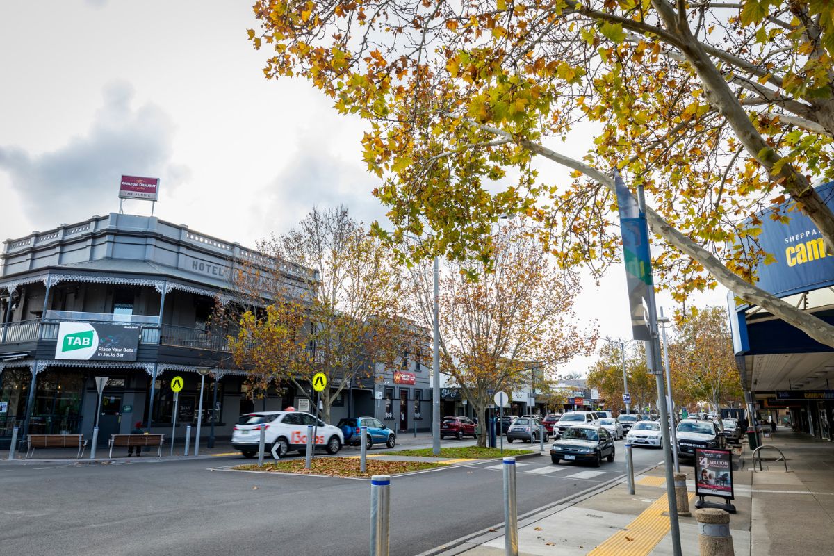 Shepparton main street with hotel, shops and trees