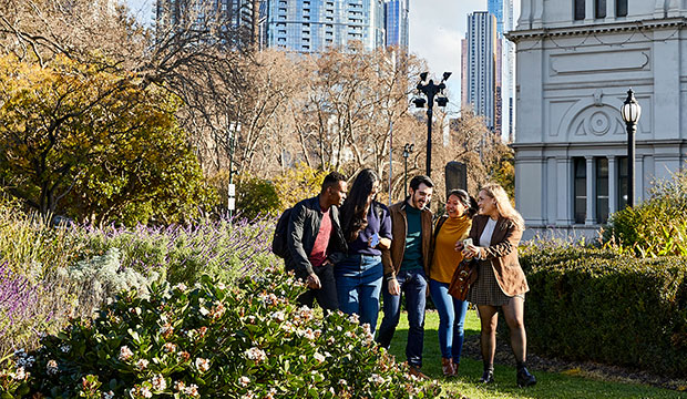 Students walking through Carlton Gardens