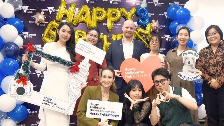 Study Melbourne Hub Ho Chi Minh City group photo at 3rd birthday celebrations with balloons and cut out signs and banners