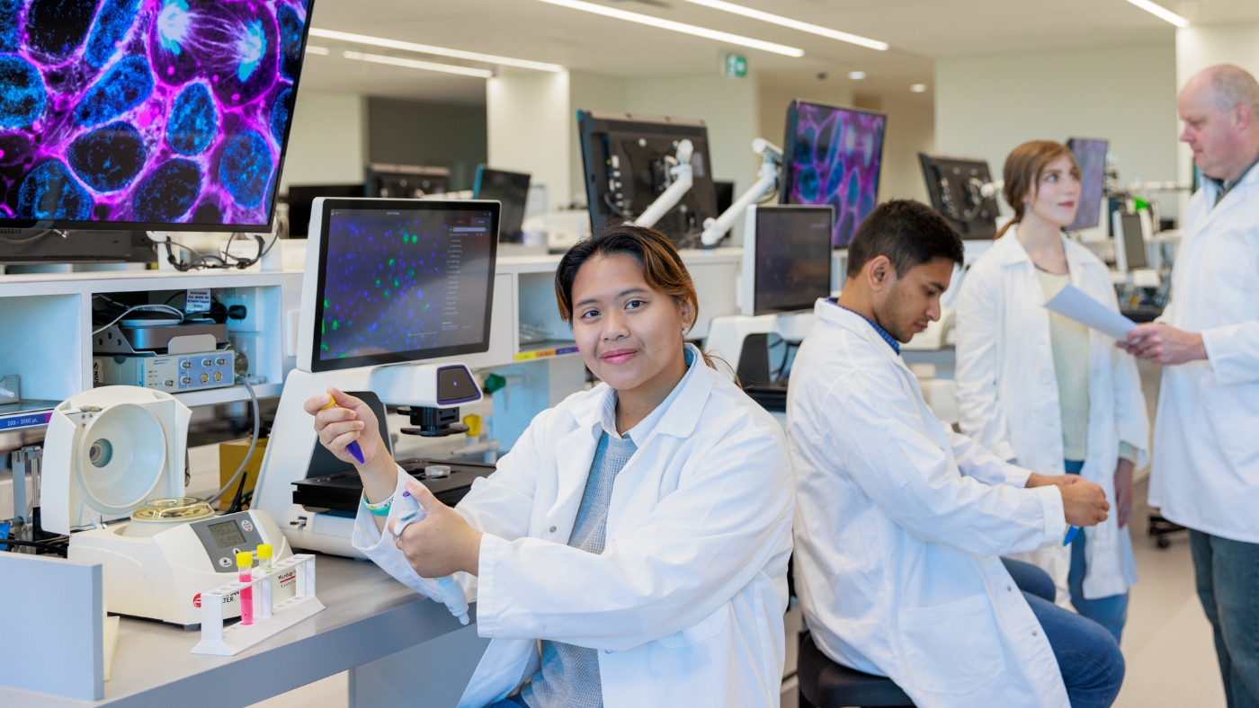 Student research students working in the lab